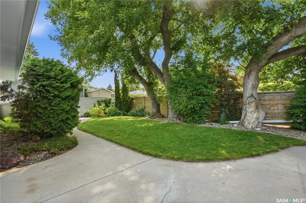1422 East Heights Saskatoon SK S7J 3B3