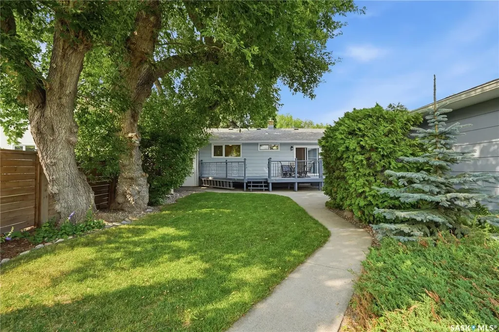 1422 East Heights Saskatoon SK S7J 3B3