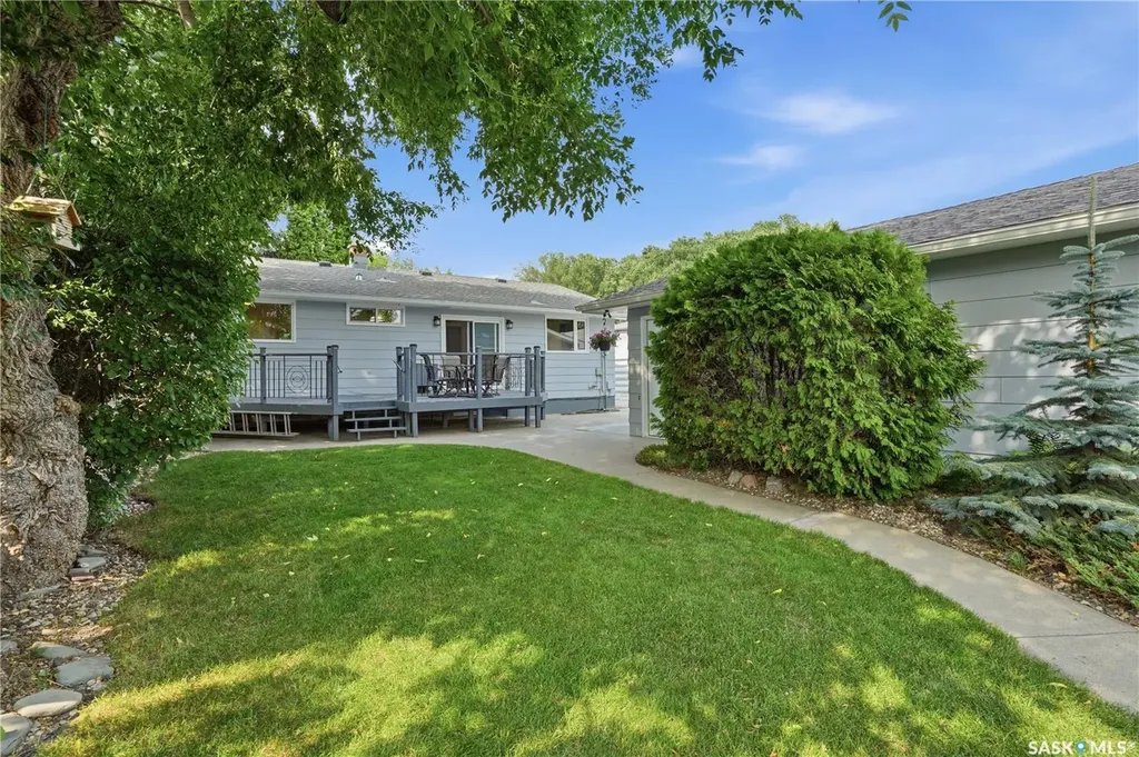 1422 East Heights Saskatoon SK S7J 3B3