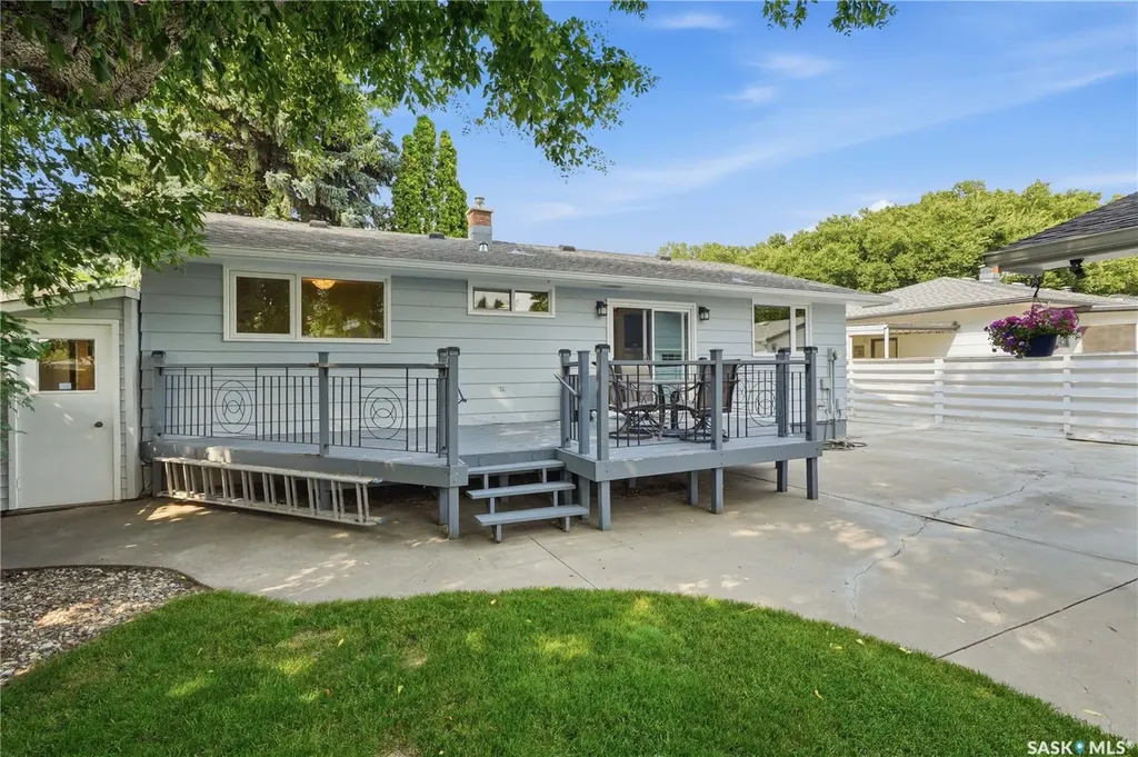 1422 East Heights Saskatoon SK S7J 3B3