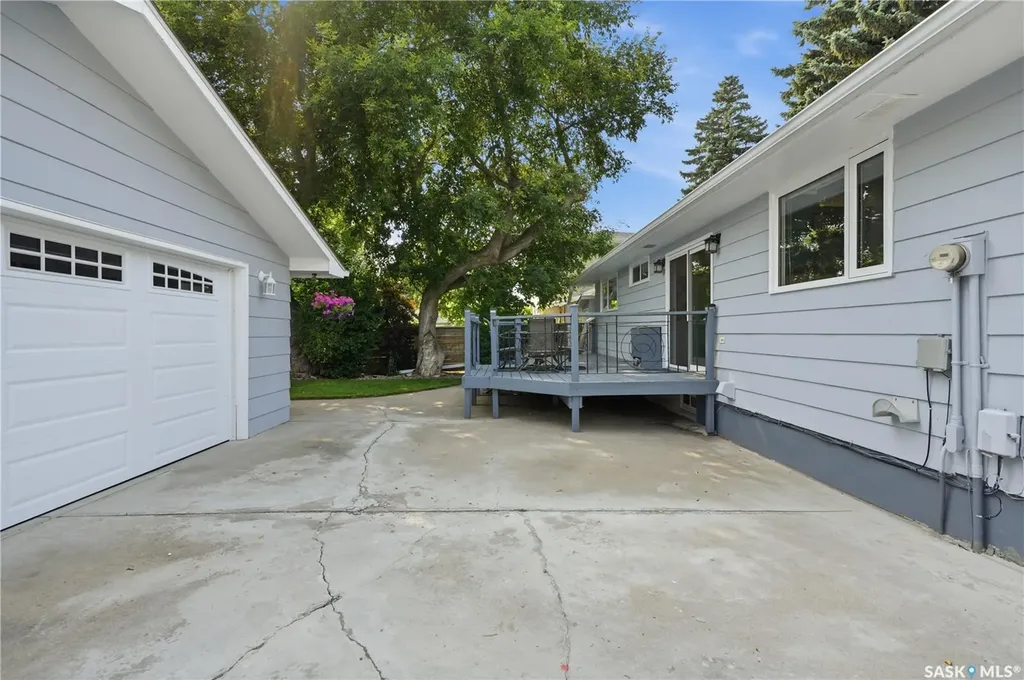 1422 East Heights Saskatoon SK S7J 3B3