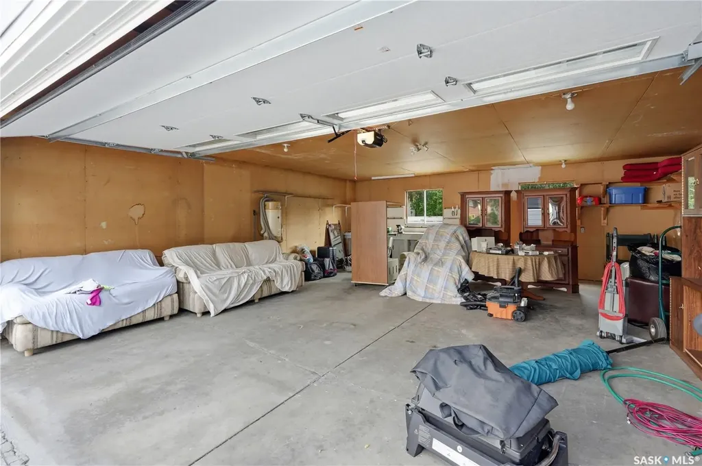 1422 East Heights Saskatoon SK S7J 3B3