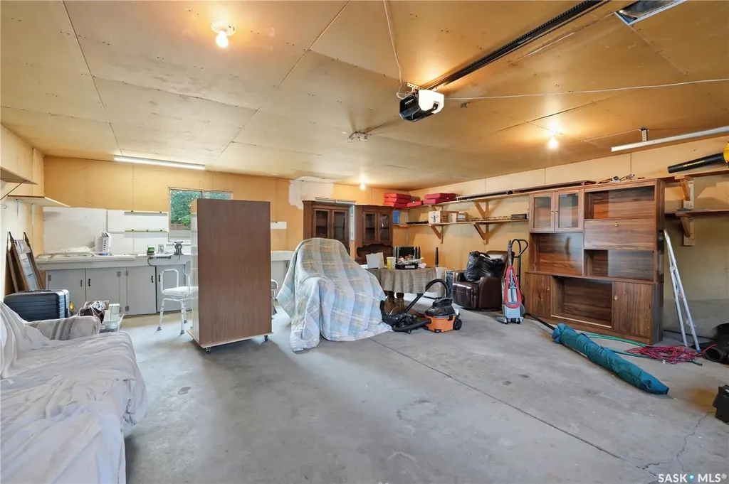 1422 East Heights Saskatoon SK S7J 3B3