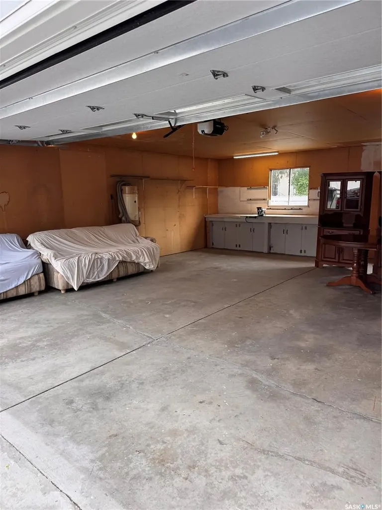 1422 East Heights Saskatoon SK S7J 3B3