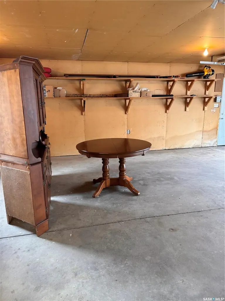 1422 East Heights Saskatoon SK S7J 3B3