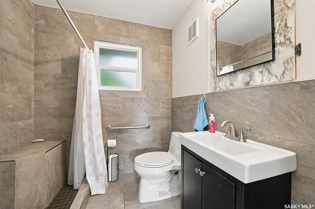 1709 2nd Avenue N Saskatoon SK S7K 3N2