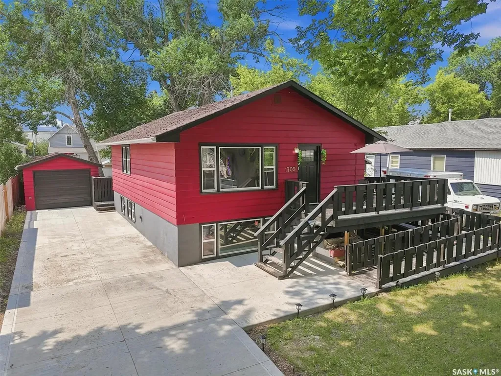 1709 2nd Avenue N Saskatoon SK S7K 3N2