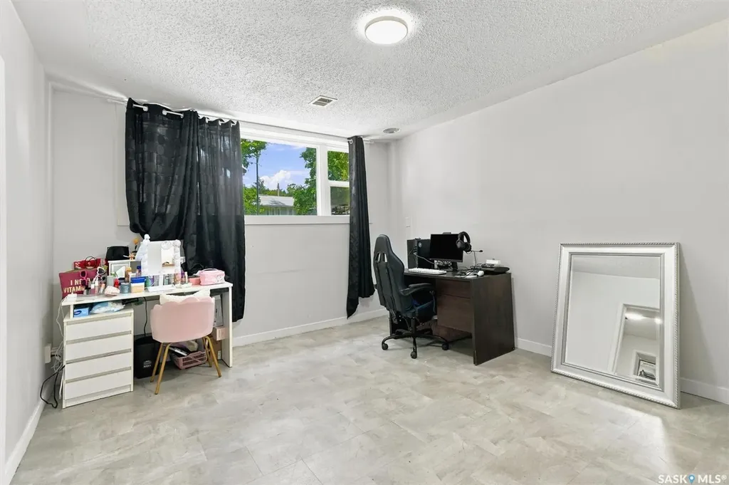 1709 2nd Avenue N Saskatoon SK S7K 3N2