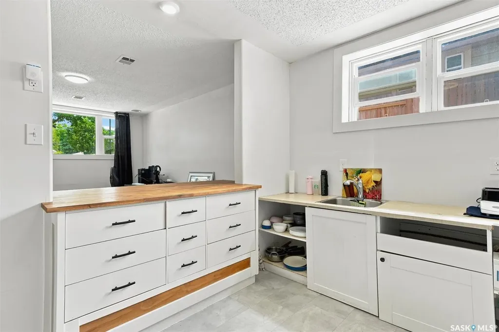 1709 2nd Avenue N Saskatoon SK S7K 3N2