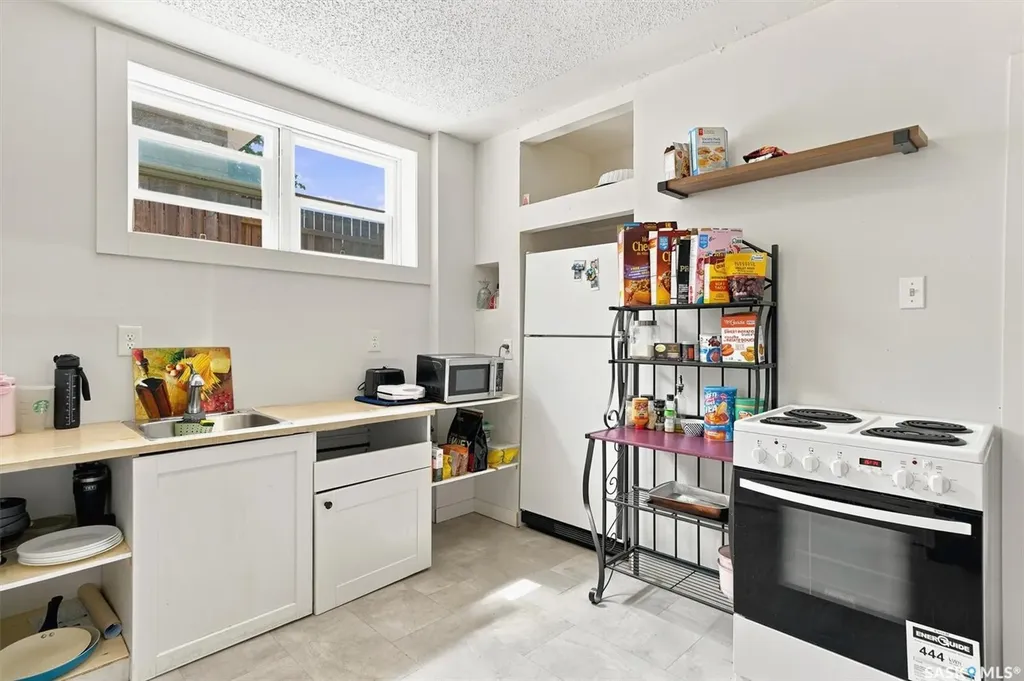 1709 2nd Avenue N Saskatoon SK S7K 3N2