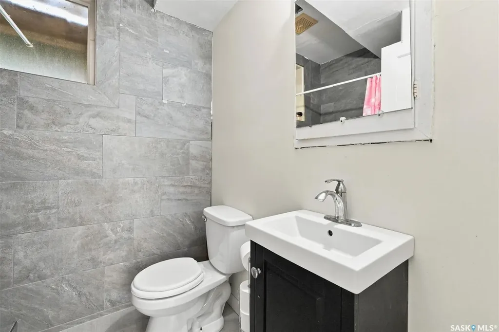 1709 2nd Avenue N Saskatoon SK S7K 3N2