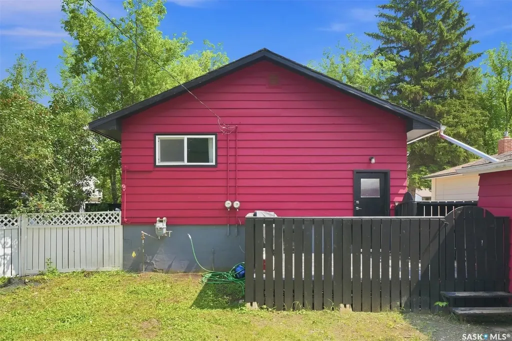 1709 2nd Avenue N Saskatoon SK S7K 3N2