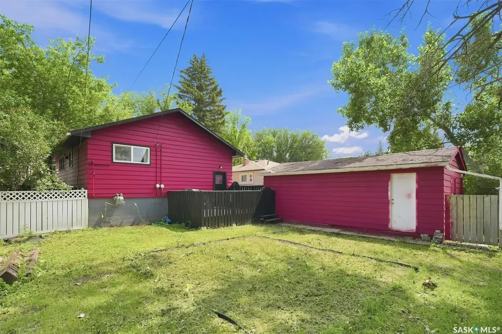 1709 2nd Avenue N Saskatoon SK S7K 3N2