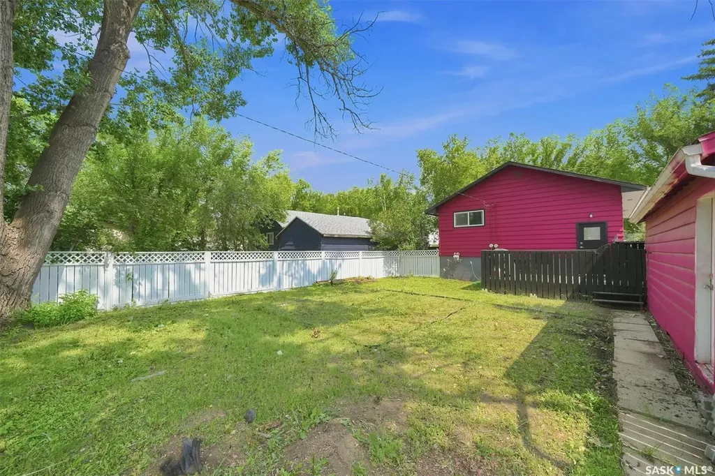 1709 2nd Avenue N Saskatoon SK S7K 3N2