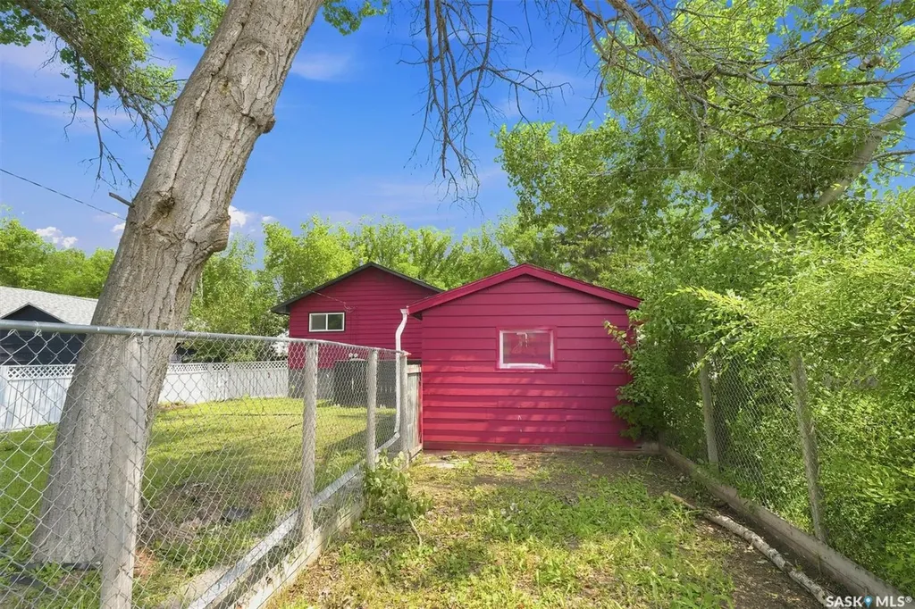 1709 2nd Avenue N Saskatoon SK S7K 3N2