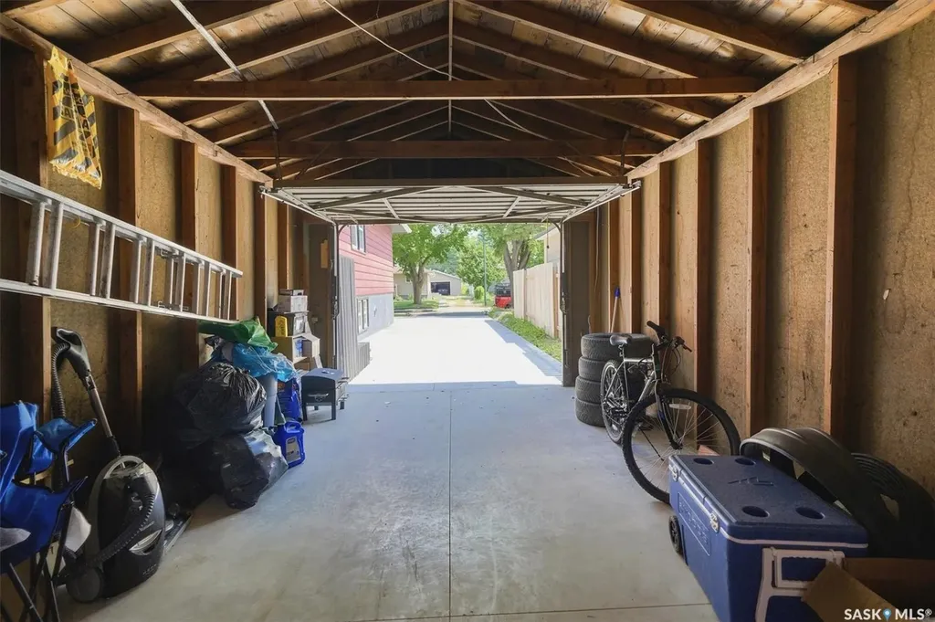 1709 2nd Avenue N Saskatoon SK S7K 3N2