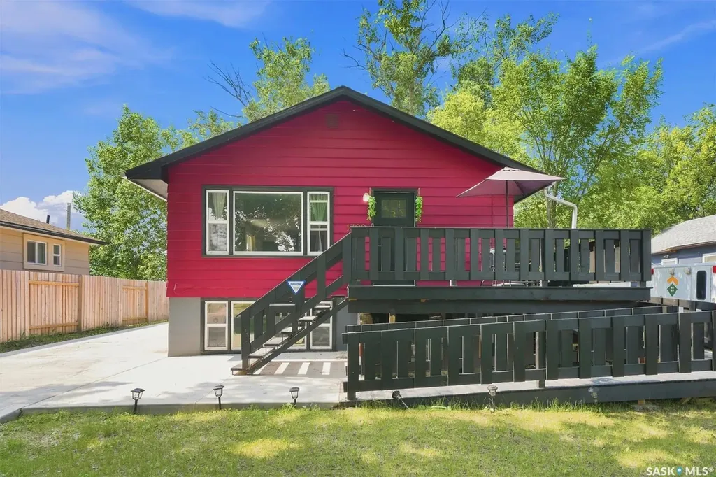 1709 2nd Avenue N Saskatoon SK S7K 3N2