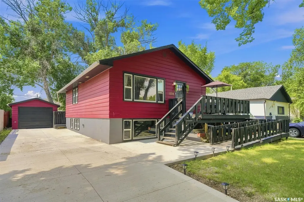 1709 2nd Avenue N Saskatoon SK S7K 3N2