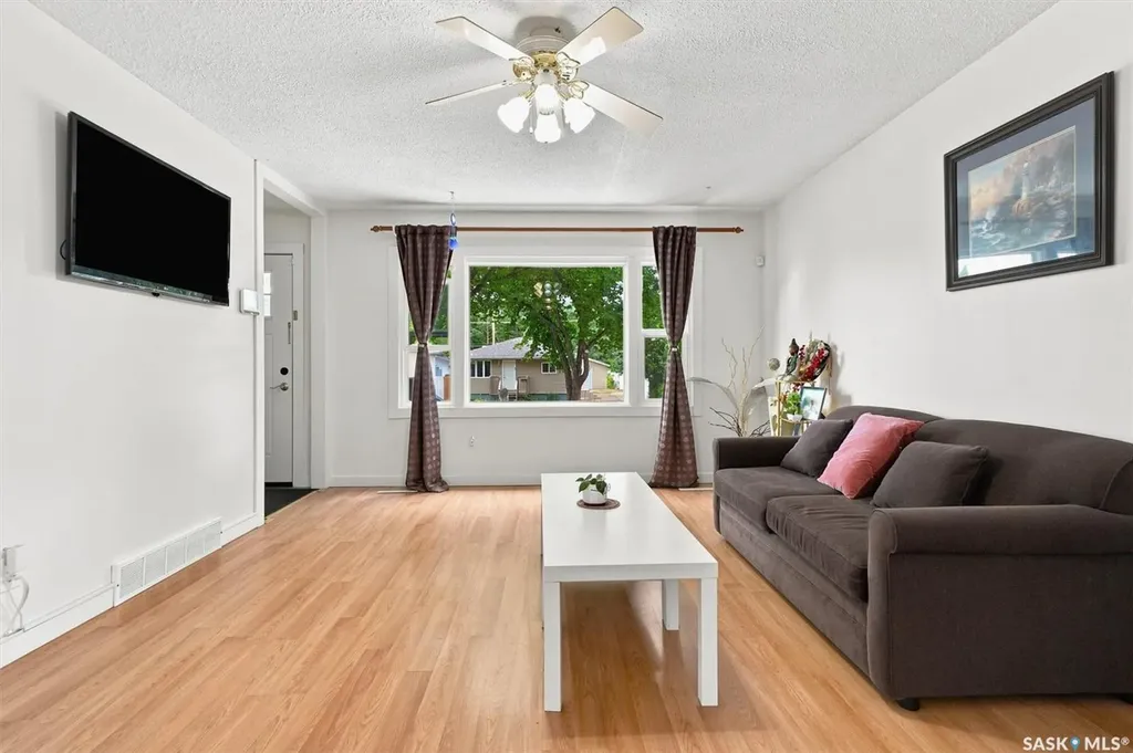 1709 2nd Avenue N Saskatoon SK S7K 3N2