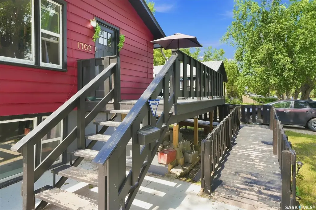 1709 2nd Avenue N Saskatoon SK S7K 3N2