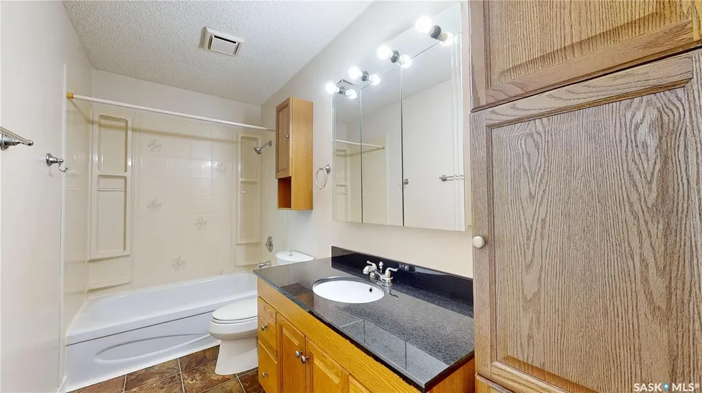 118 Salemka Crescent Regina SK S4R 7S1