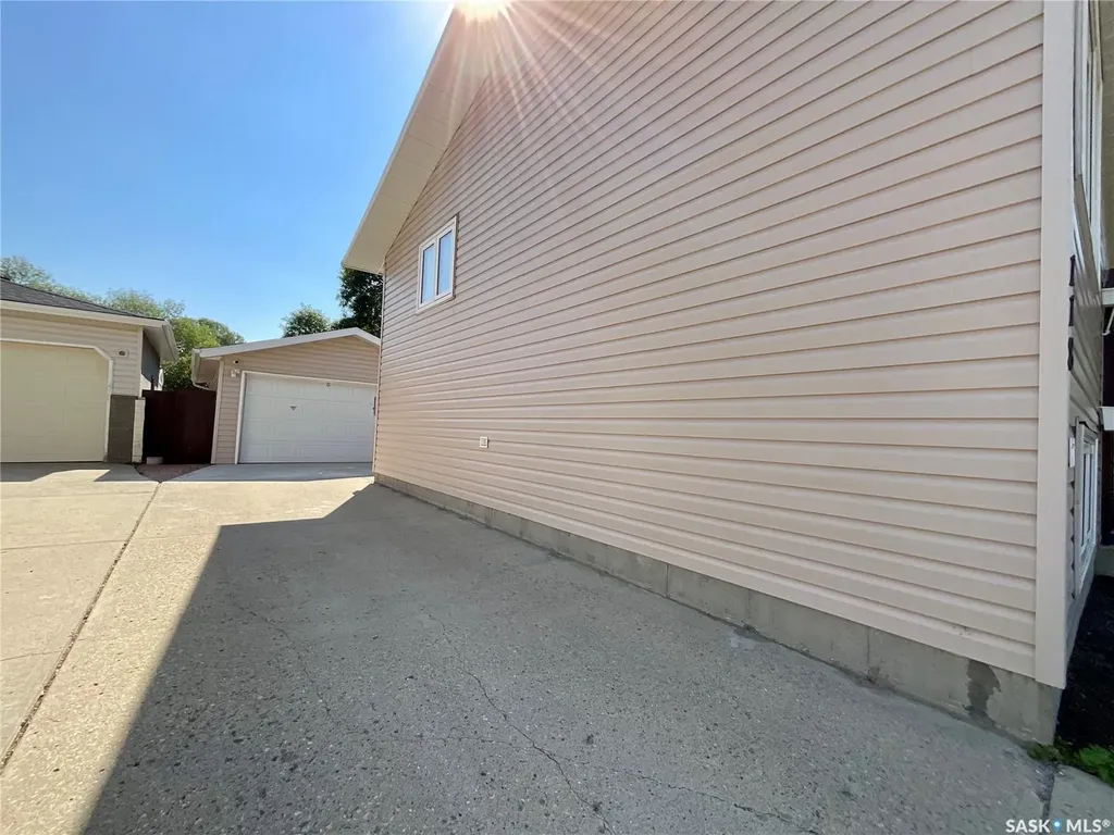 118 Salemka Crescent Regina SK S4R 7S1