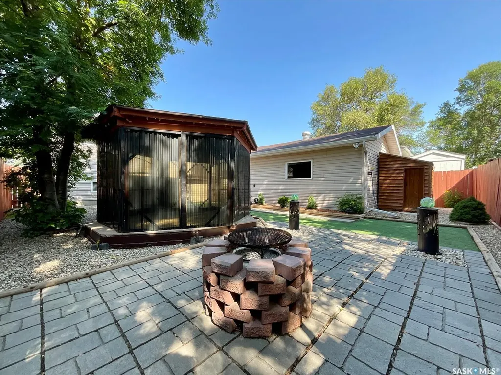 118 Salemka Crescent Regina SK S4R 7S1