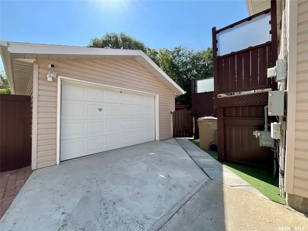 118 Salemka Crescent Regina SK S4R 7S1