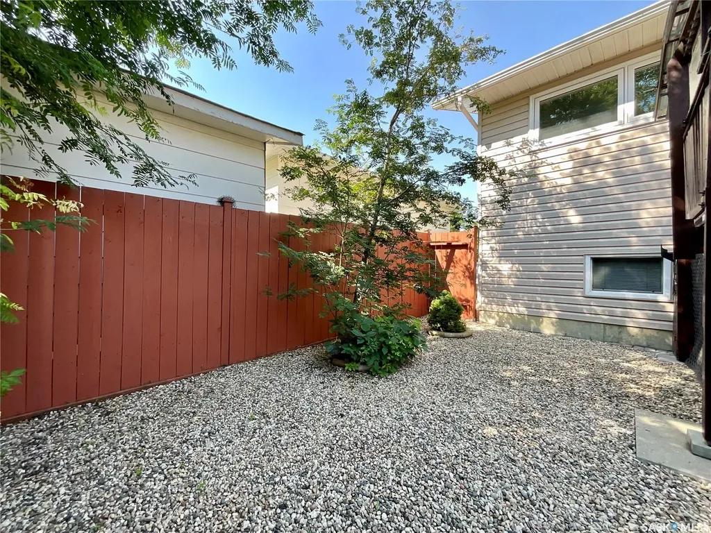 118 Salemka Crescent Regina SK S4R 7S1