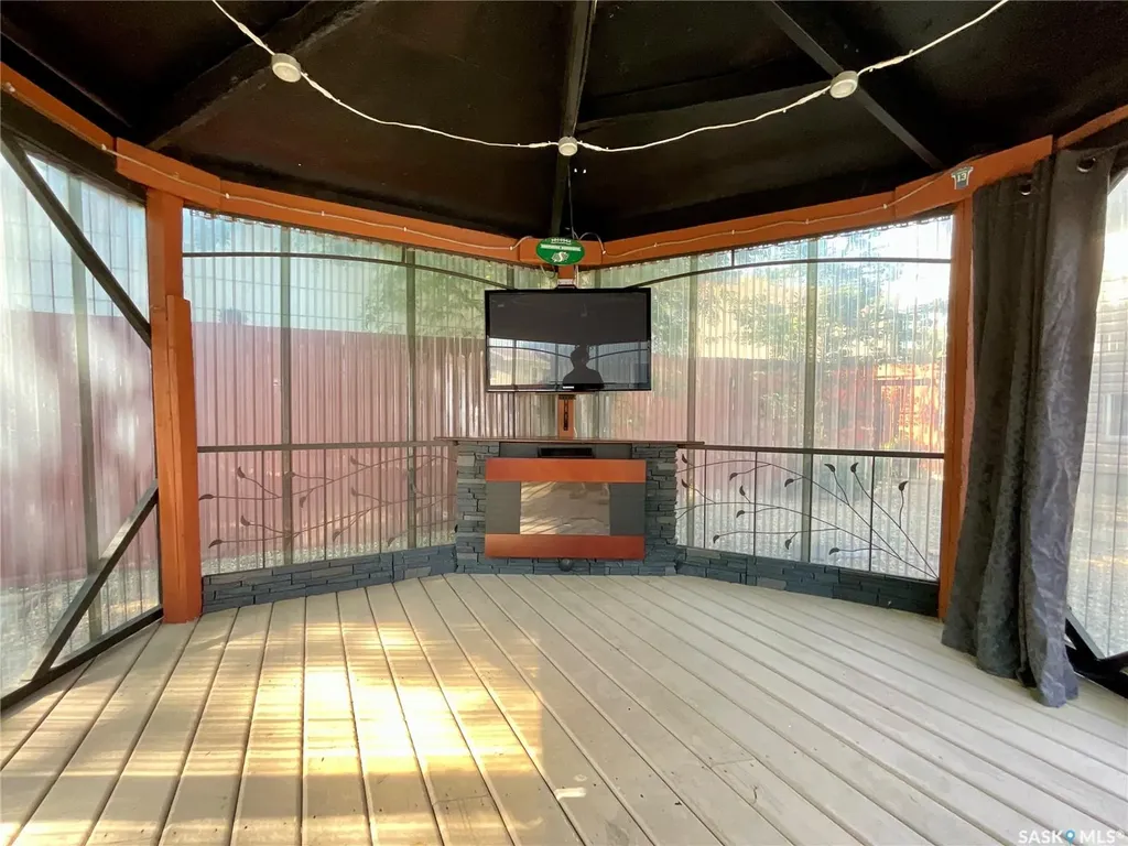 118 Salemka Crescent Regina SK S4R 7S1