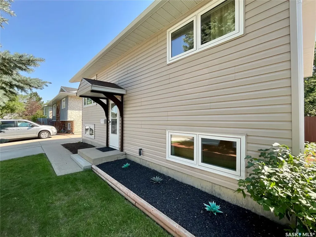 118 Salemka Crescent Regina SK S4R 7S1