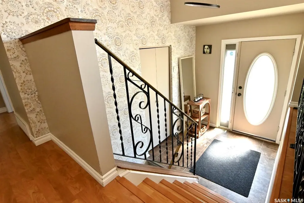 521 Guelph Crescent Saskatoon SK S7H 4R3
