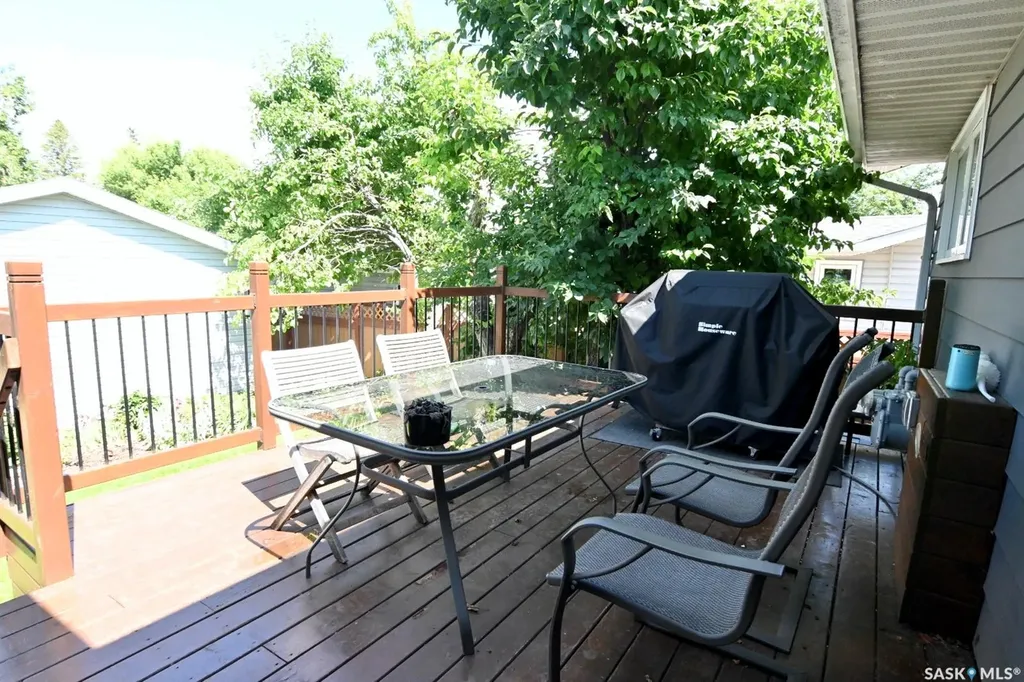 521 Guelph Crescent Saskatoon SK S7H 4R3