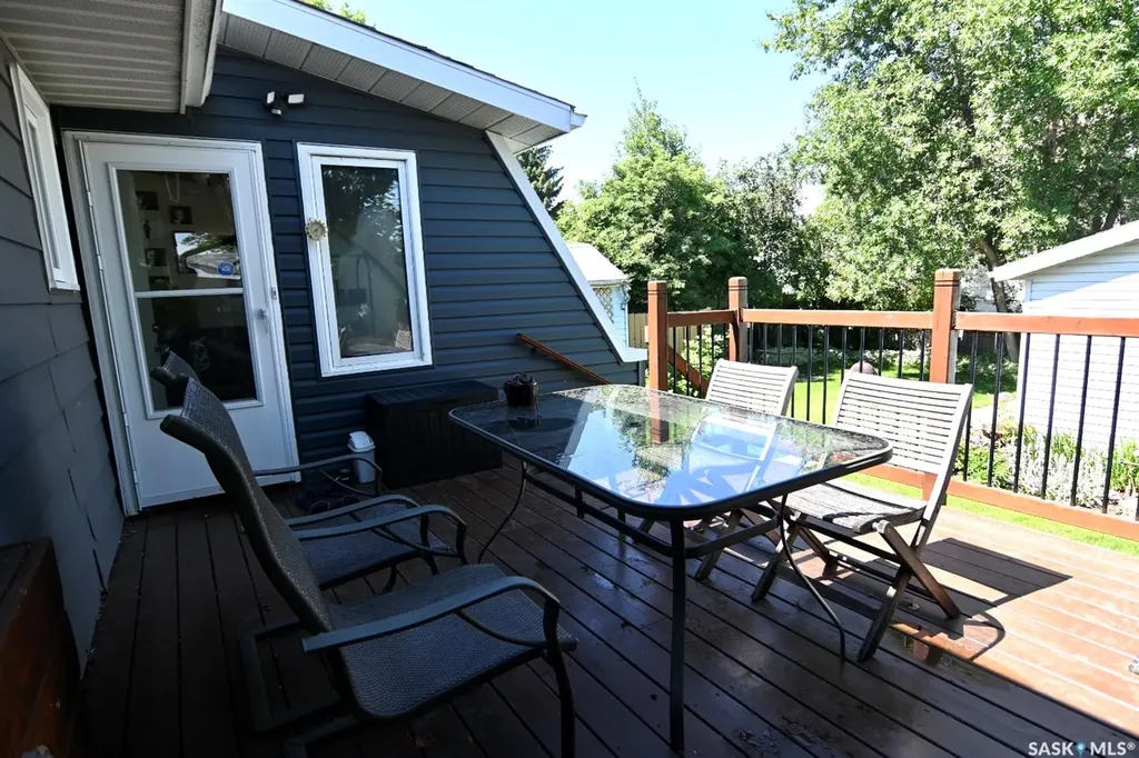 521 Guelph Crescent Saskatoon SK S7H 4R3