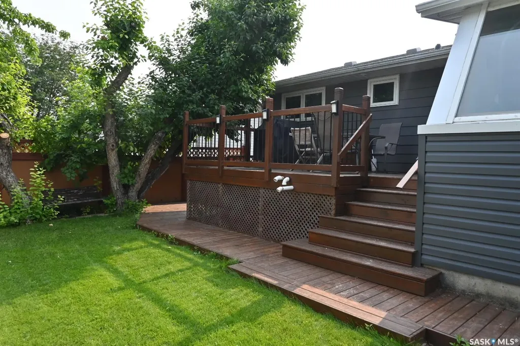 521 Guelph Crescent Saskatoon SK S7H 4R3