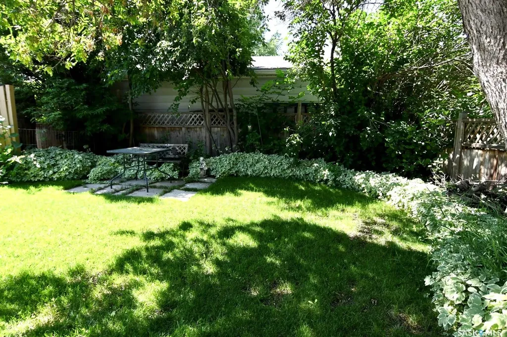 521 Guelph Crescent Saskatoon SK S7H 4R3