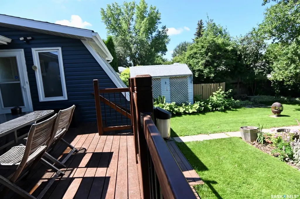 521 Guelph Crescent Saskatoon SK S7H 4R3