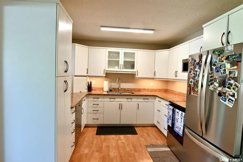 521 Guelph Crescent Saskatoon SK S7H 4R3