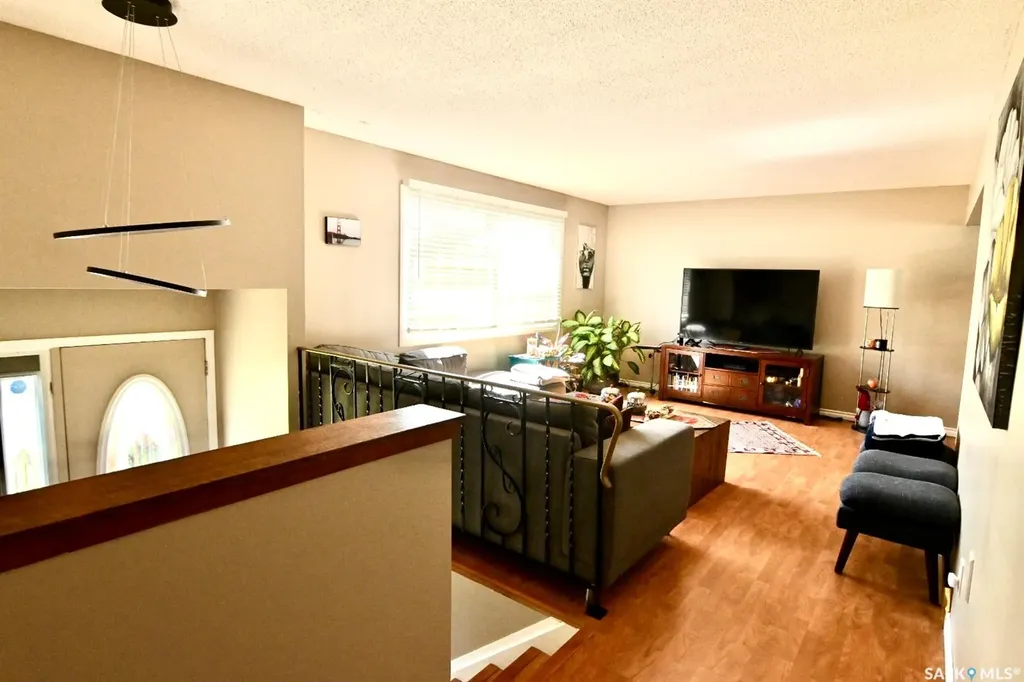 521 Guelph Crescent Saskatoon SK S7H 4R3