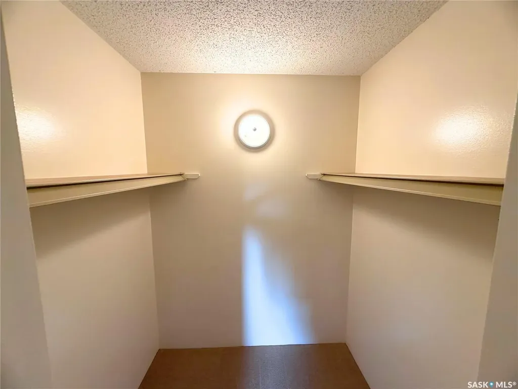 15 Alport Crescent Regina SK S4R 8C6