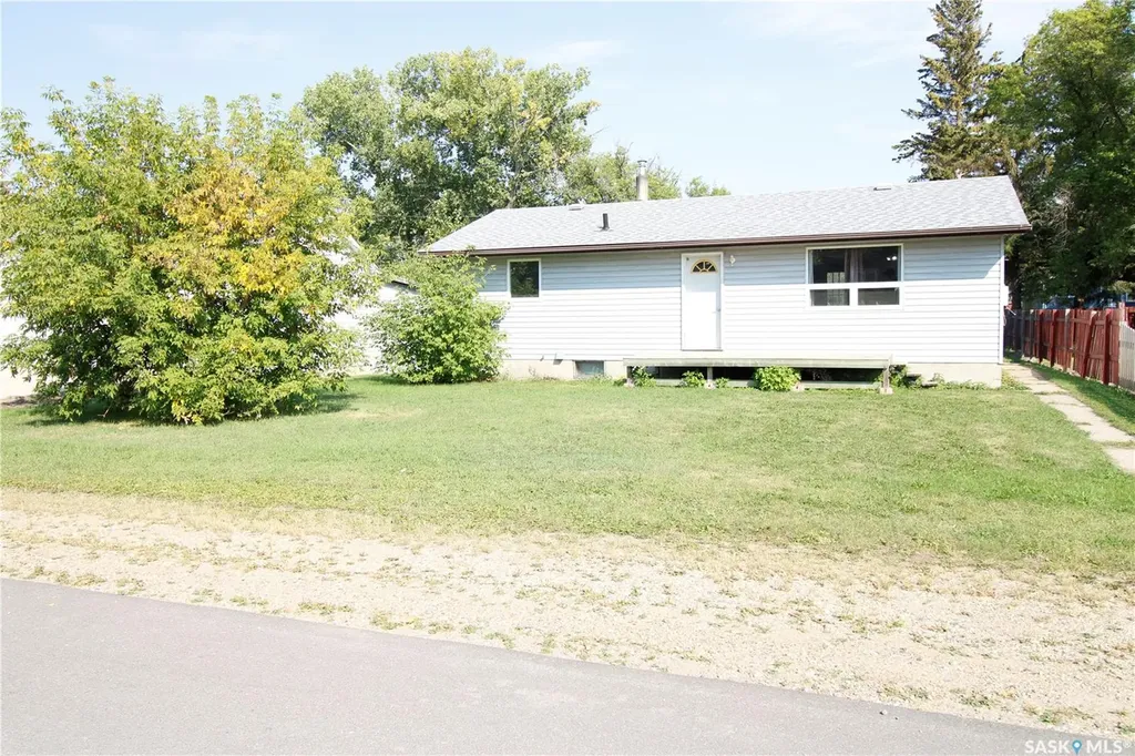 813 Cartier Street Whitewood SK S0G 5C0