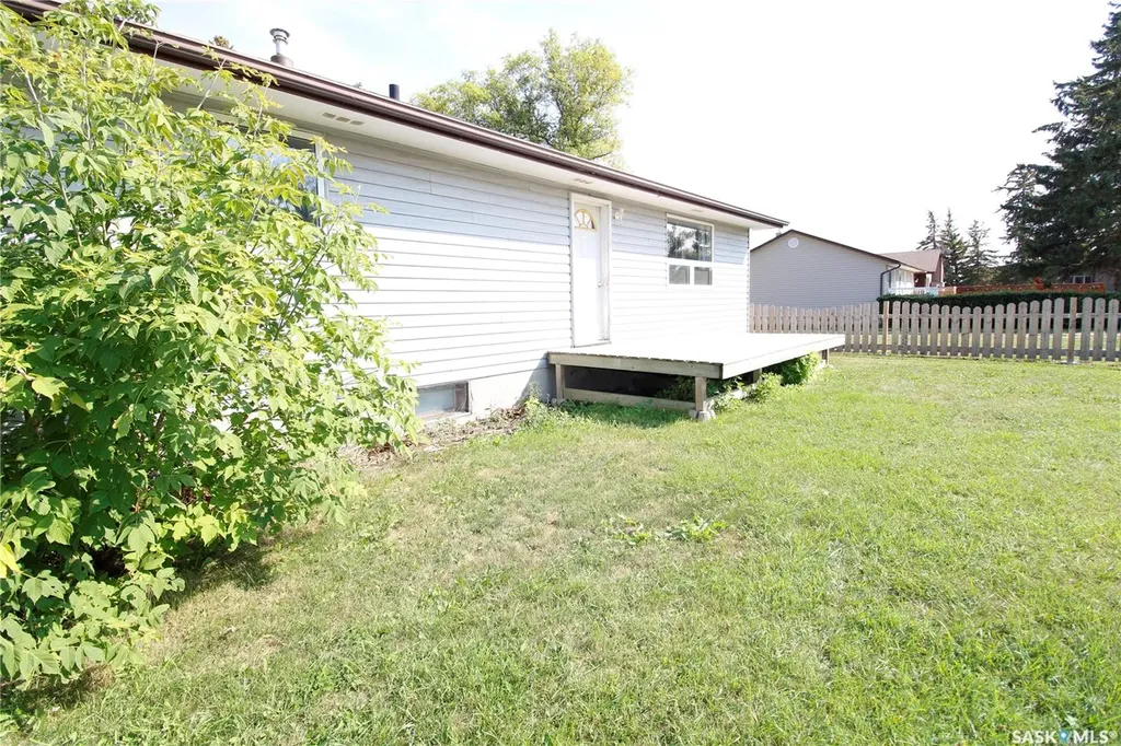 813 Cartier Street Whitewood SK S0G 5C0