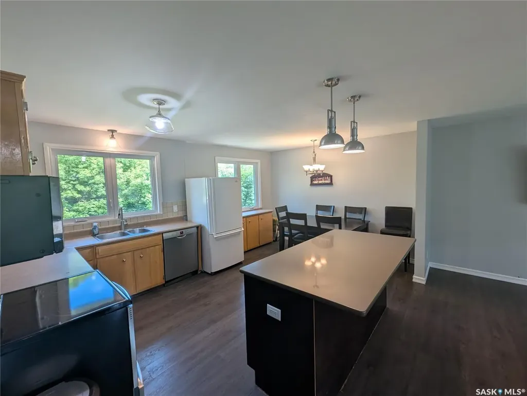 107 Carlton Street Viscount SK S0K 4M0