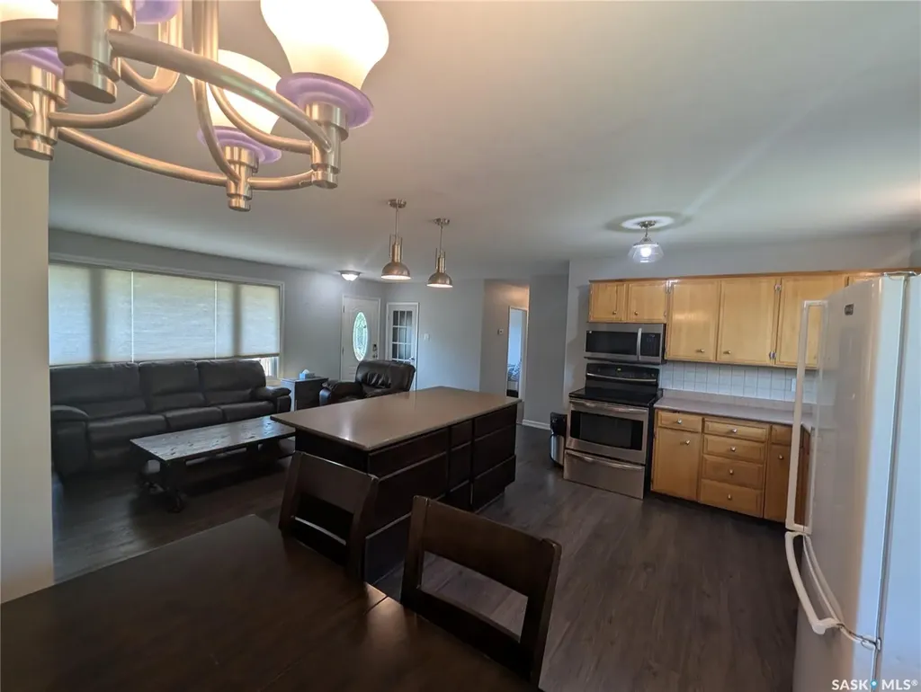 107 Carlton Street Viscount SK S0K 4M0