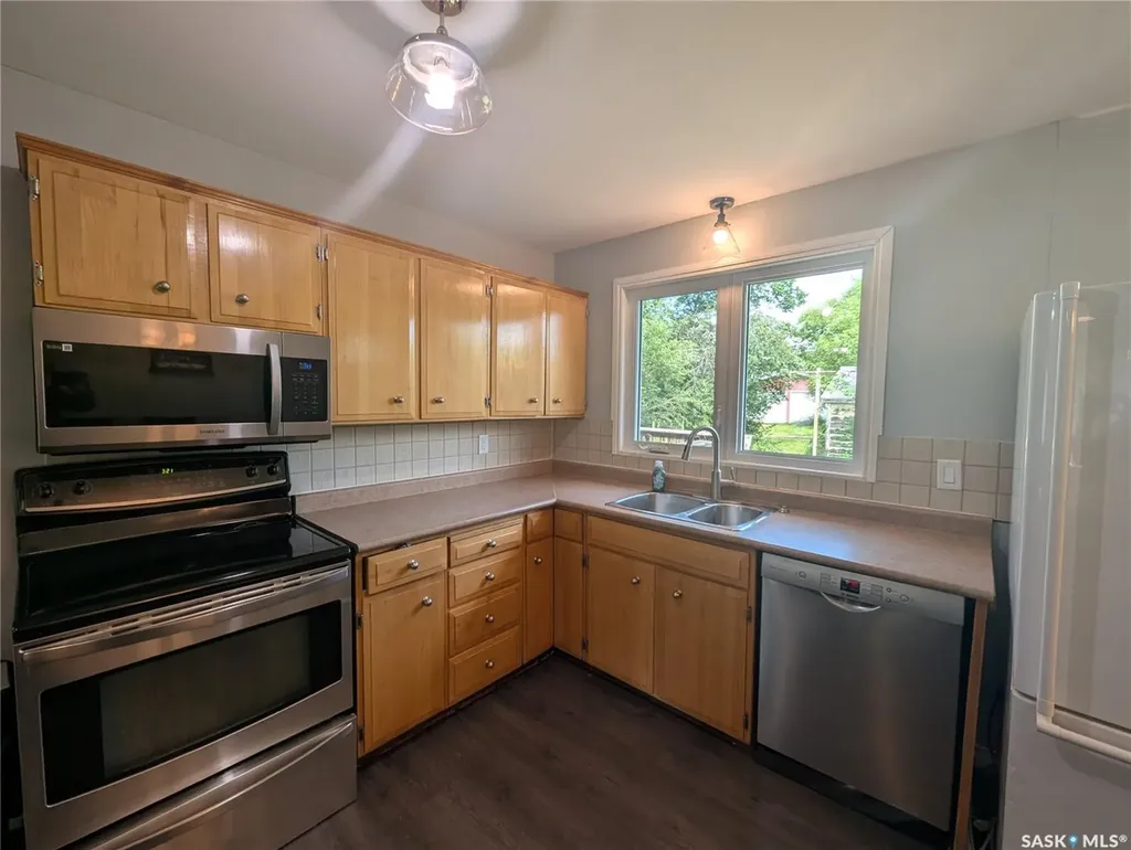 107 Carlton Street Viscount SK S0K 4M0