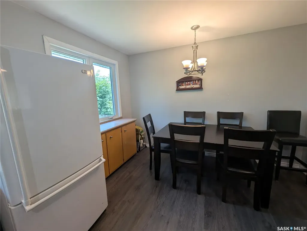 107 Carlton Street Viscount SK S0K 4M0