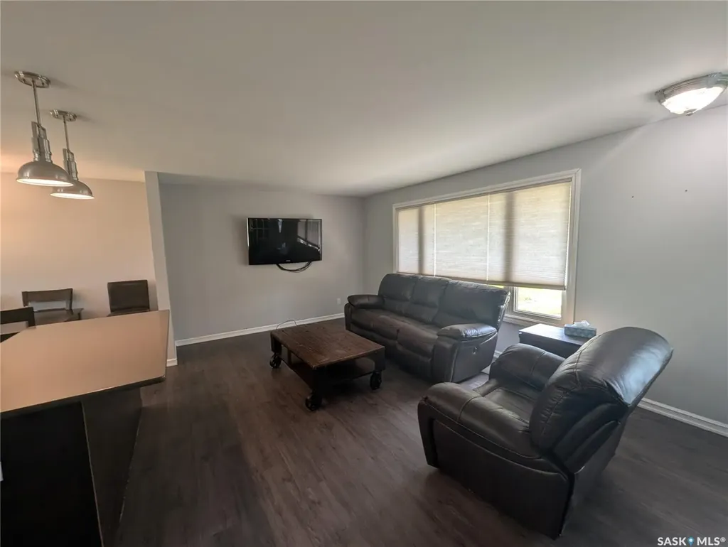 107 Carlton Street Viscount SK S0K 4M0