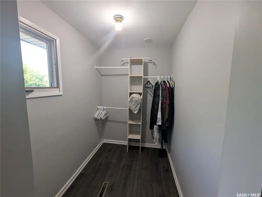 107 Carlton Street Viscount SK S0K 4M0