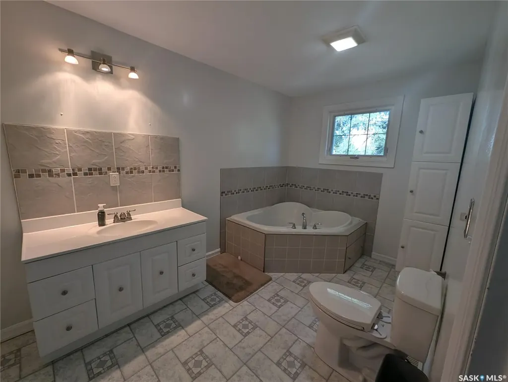 107 Carlton Street Viscount SK S0K 4M0