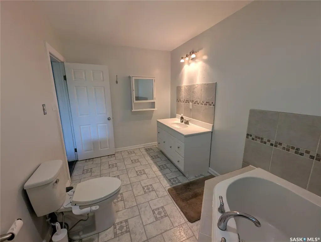 107 Carlton Street Viscount SK S0K 4M0